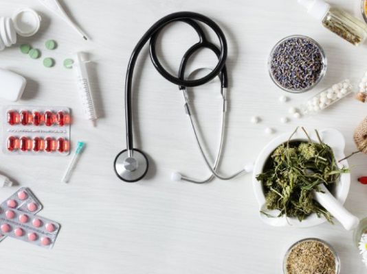 farmaci naturali nella medicina alternativa